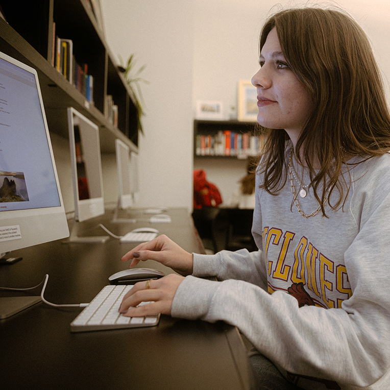 A female student utilizes the computer lab in the Language Studies Resource Center