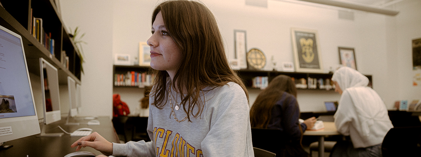 A female student utilizes the computer lab in the Language Studies Resource Center